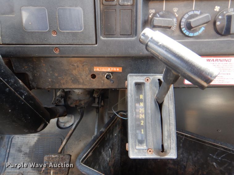 image for item II9943 1990 International F2554  asphalt slurry truck