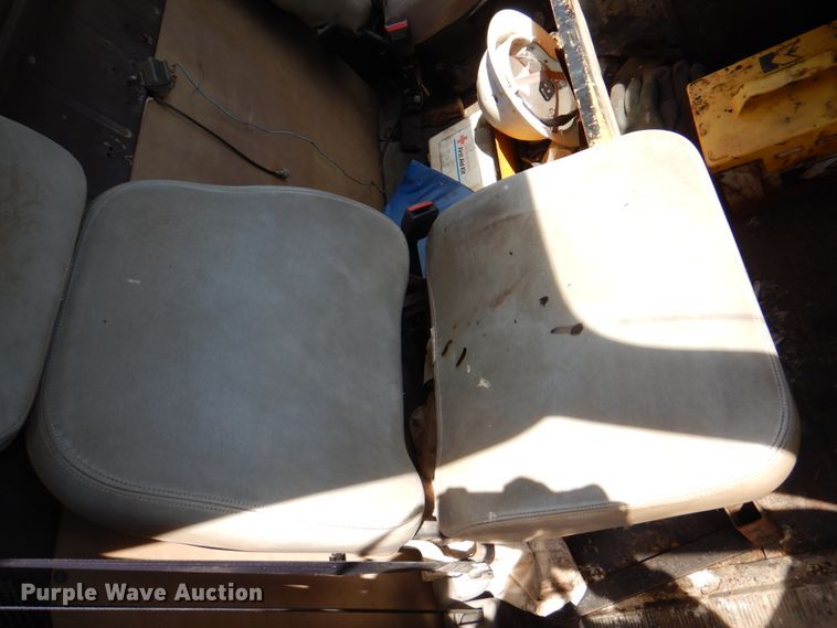 image for item II9943 1990 International F2554  asphalt slurry truck