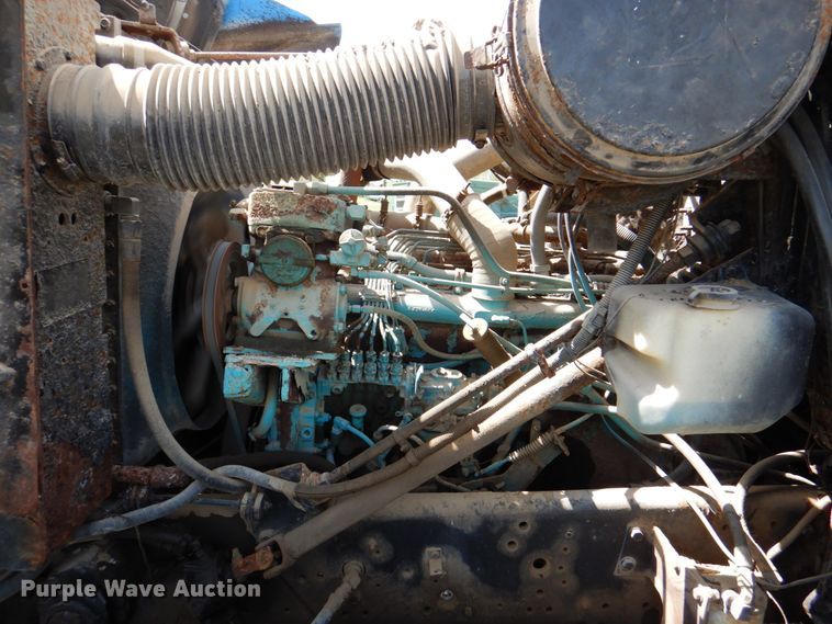 image for item II9943 1990 International F2554  asphalt slurry truck