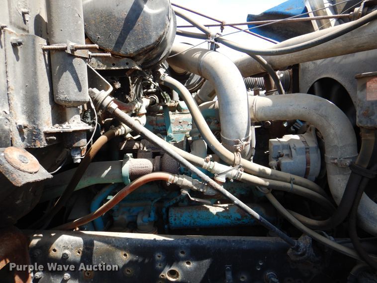 image for item II9943 1990 International F2554  asphalt slurry truck