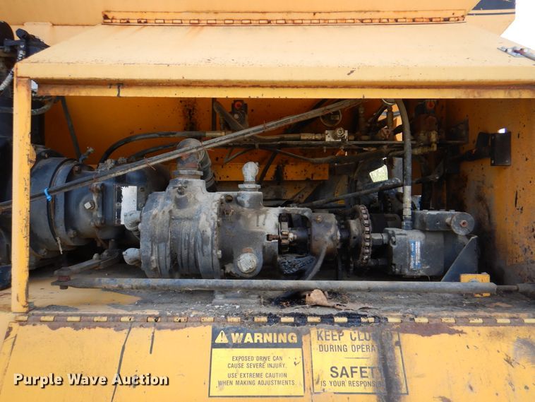 image for item II9943 1990 International F2554  asphalt slurry truck