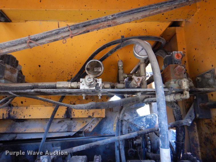 image for item II9943 1990 International F2554  asphalt slurry truck