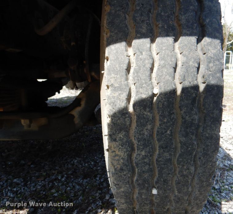 image for item II9943 1990 International F2554  asphalt slurry truck