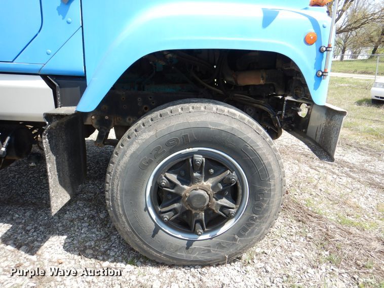 image for item II9943 1990 International F2554  asphalt slurry truck