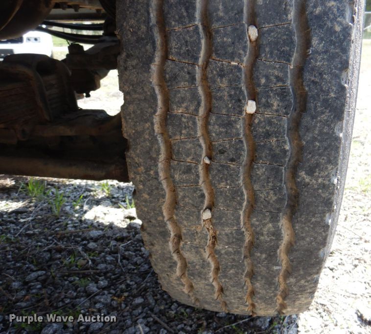 image for item II9943 1990 International F2554  asphalt slurry truck