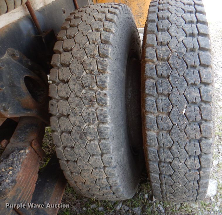 image for item II9943 1990 International F2554  asphalt slurry truck