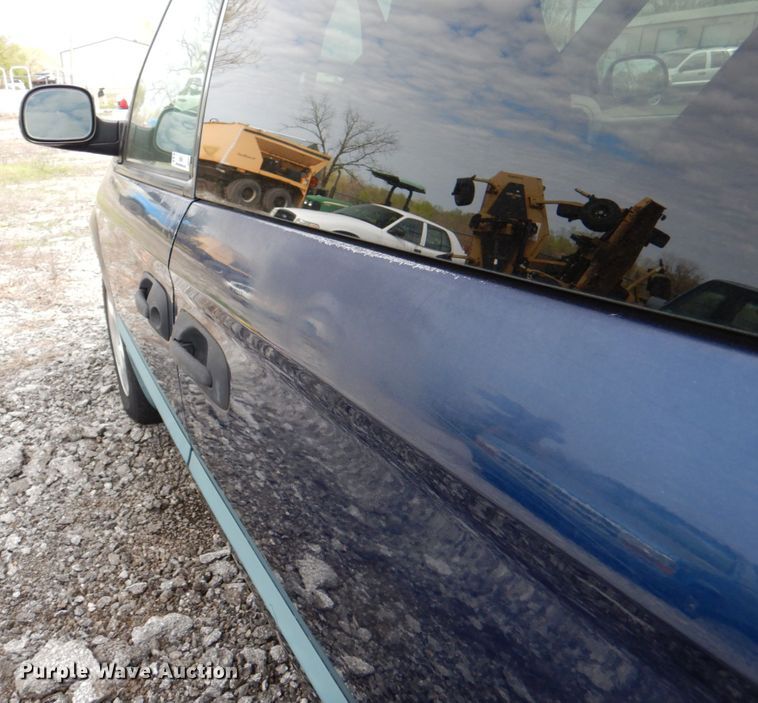 image for item II9945 2002 Dodge Caravan  van