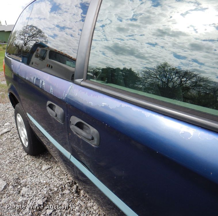 image for item II9945 2002 Dodge Caravan  van