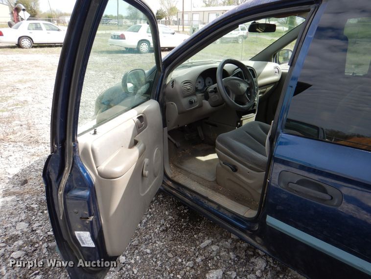 image for item II9945 2002 Dodge Caravan  van
