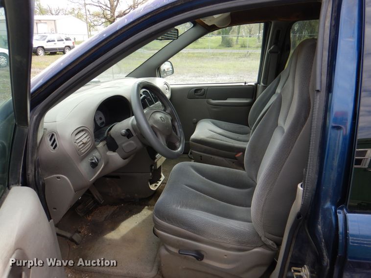 image for item II9945 2002 Dodge Caravan  van