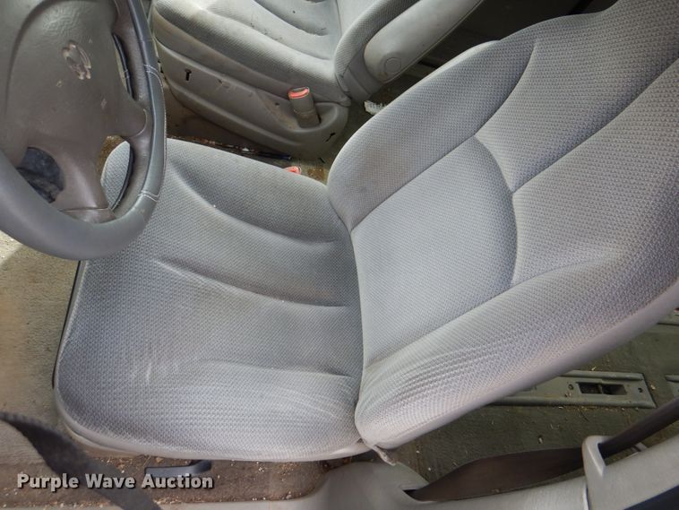 image for item II9945 2002 Dodge Caravan  van