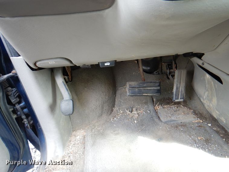 image for item II9945 2002 Dodge Caravan  van