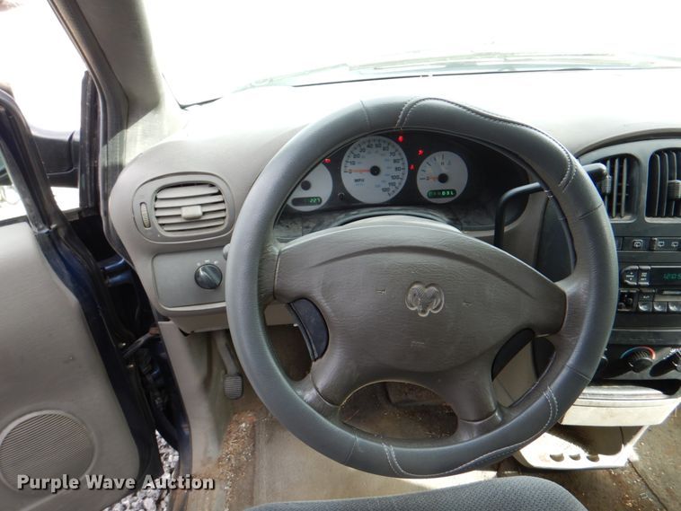 image for item II9945 2002 Dodge Caravan  van