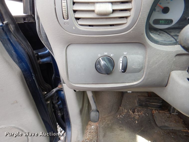 image for item II9945 2002 Dodge Caravan  van