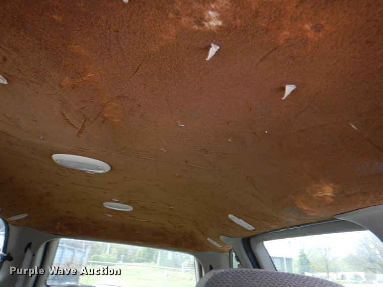 image for item II9945 2002 Dodge Caravan  van