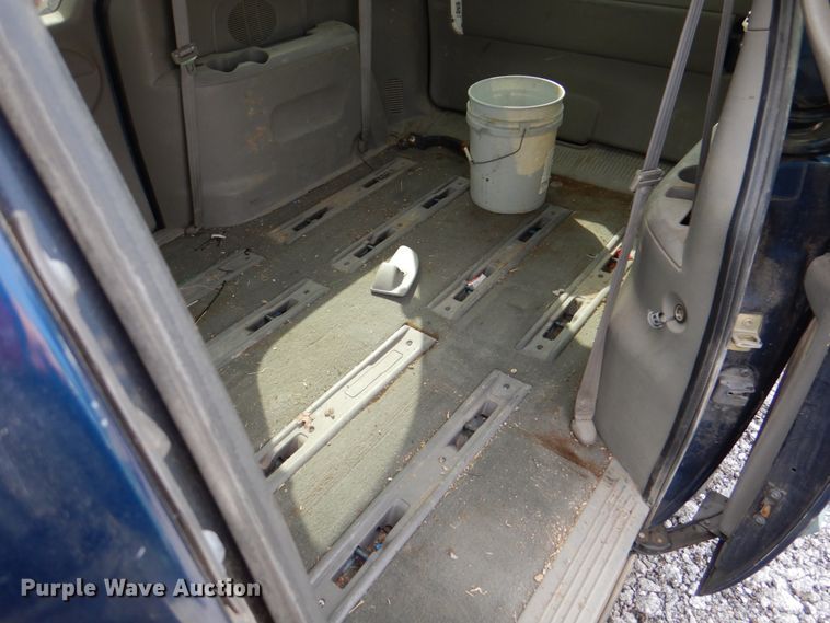 image for item II9945 2002 Dodge Caravan  van