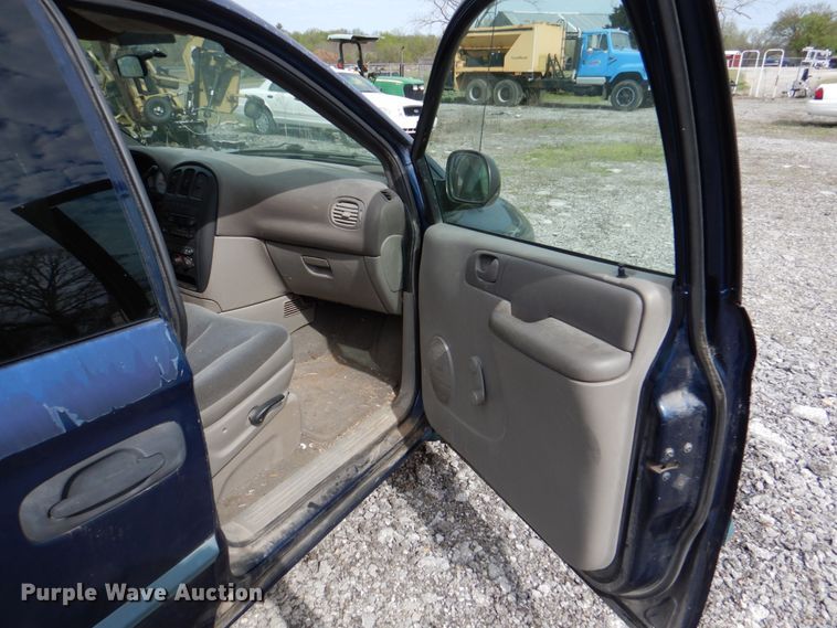 image for item II9945 2002 Dodge Caravan  van