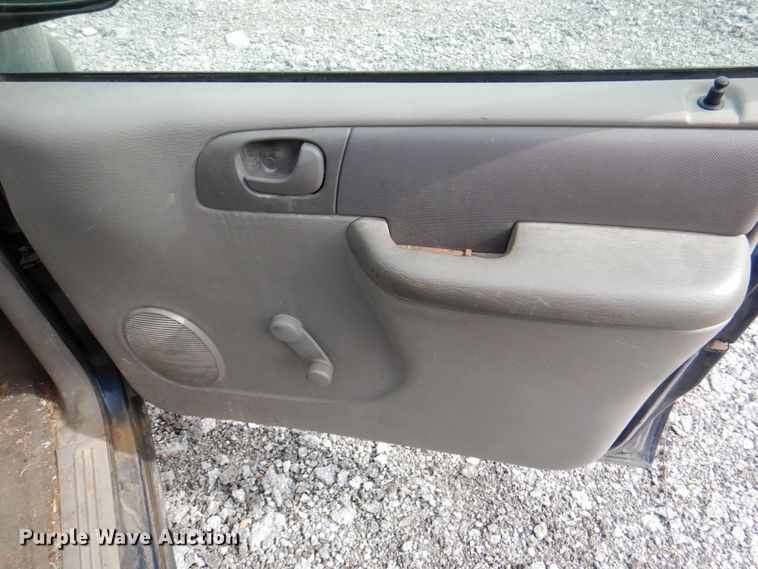 image for item II9945 2002 Dodge Caravan  van