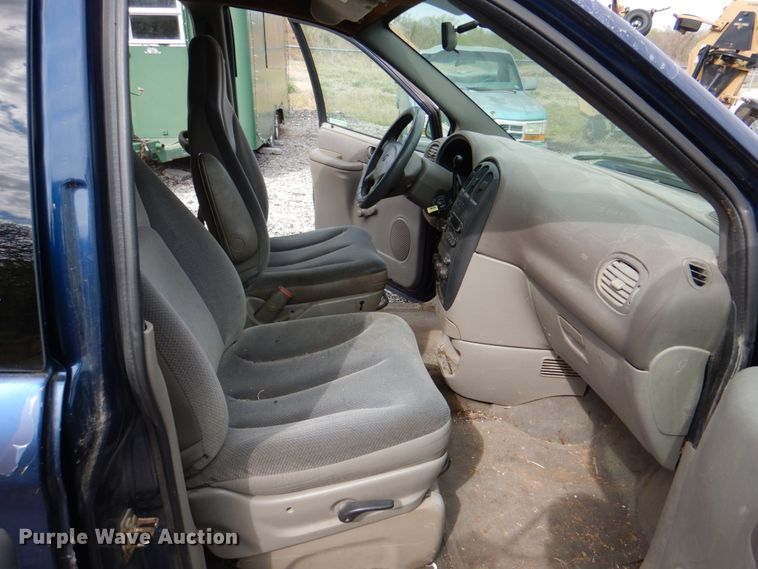 image for item II9945 2002 Dodge Caravan  van