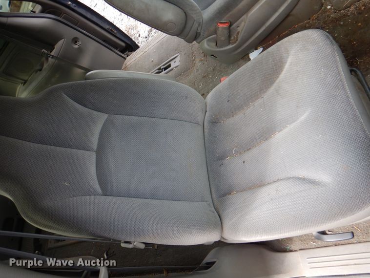 image for item II9945 2002 Dodge Caravan  van