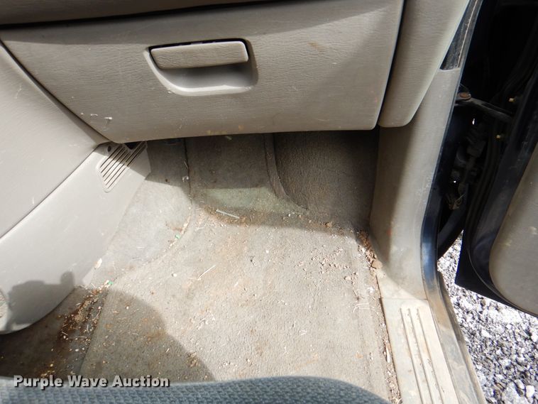 image for item II9945 2002 Dodge Caravan  van