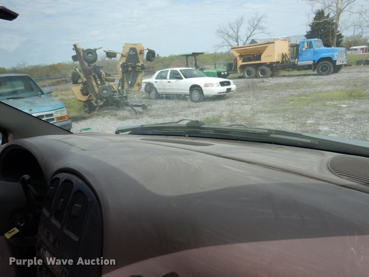 image for item II9945 2002 Dodge Caravan  van