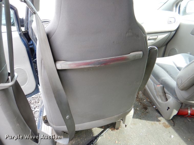 image for item II9945 2002 Dodge Caravan  van