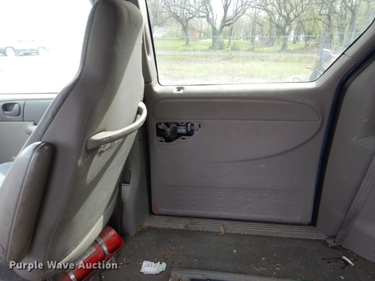 image for item II9945 2002 Dodge Caravan  van