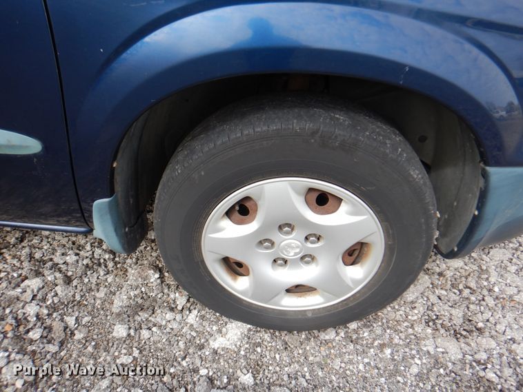 image for item II9945 2002 Dodge Caravan  van