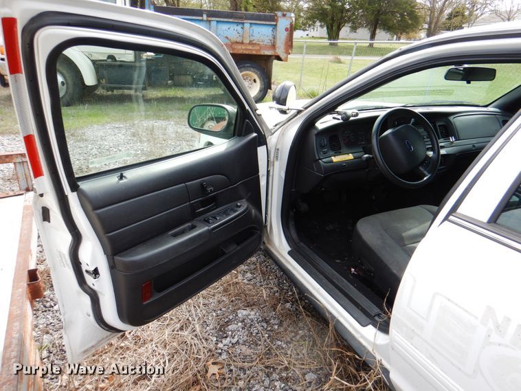 image for item II9946 2011 Ford Crown Victoria Police Interceptor