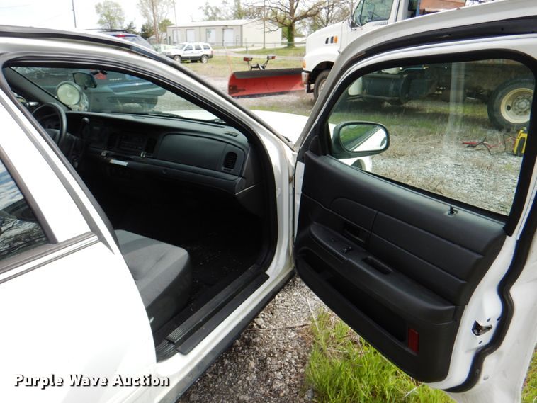 image for item II9946 2011 Ford Crown Victoria Police Interceptor