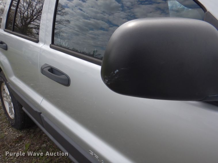 image for item II9947 2004 Jeep Grand Cherokee Laredo  SUV