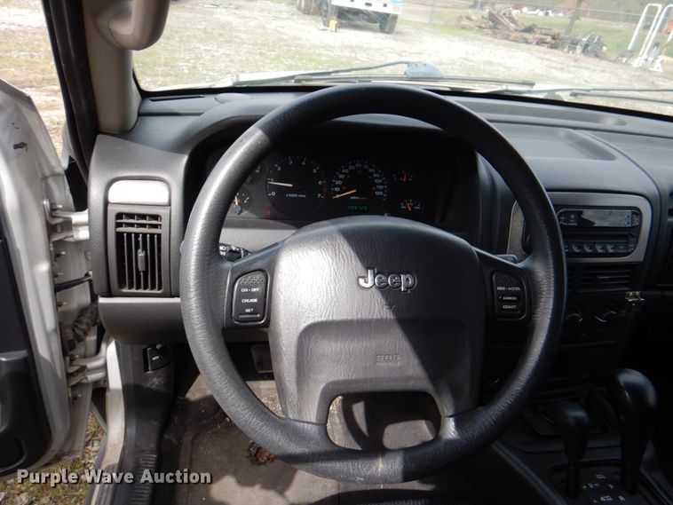 image for item II9947 2004 Jeep Grand Cherokee Laredo  SUV