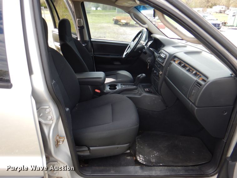 image for item II9947 2004 Jeep Grand Cherokee Laredo  SUV