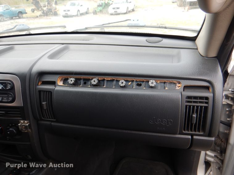 image for item II9947 2004 Jeep Grand Cherokee Laredo  SUV