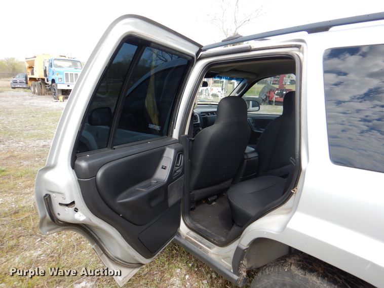 image for item II9947 2004 Jeep Grand Cherokee Laredo  SUV