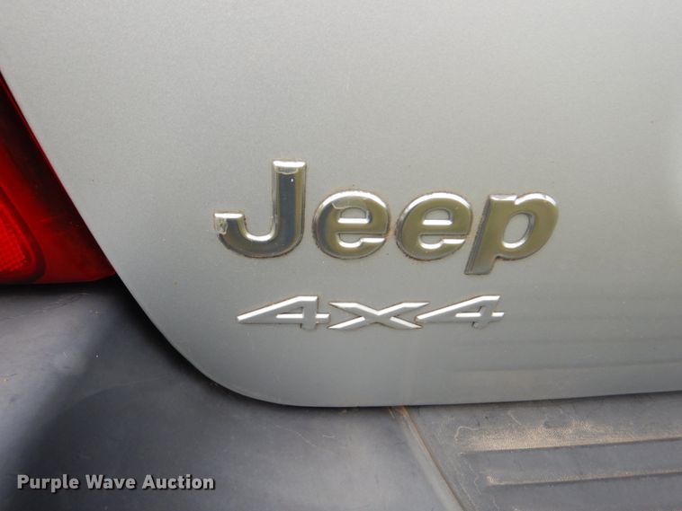 image for item II9947 2004 Jeep Grand Cherokee Laredo  SUV