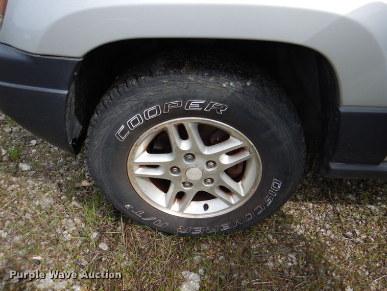 image for item II9947 2004 Jeep Grand Cherokee Laredo  SUV