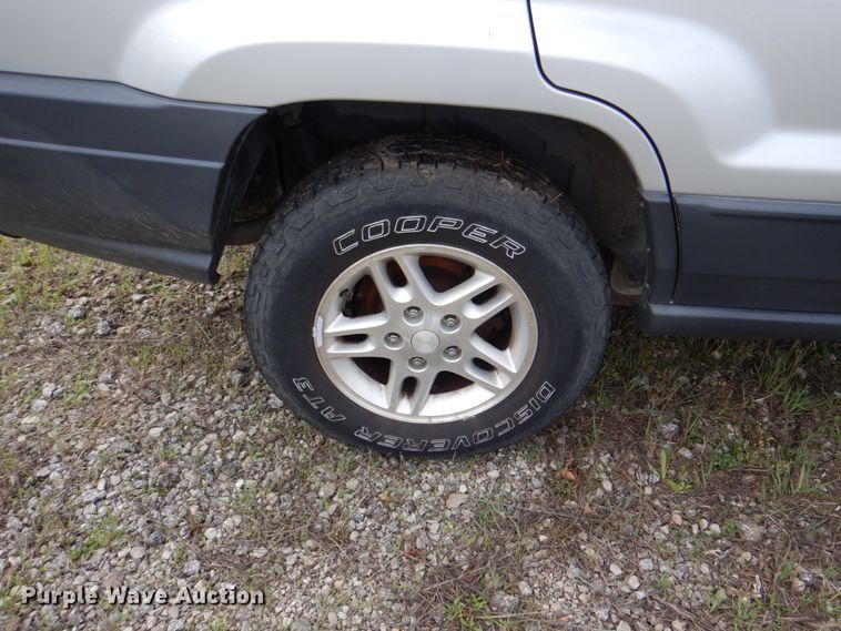 image for item II9947 2004 Jeep Grand Cherokee Laredo  SUV