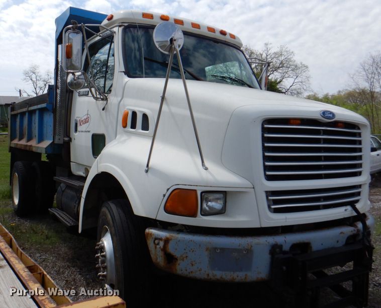 image for item II9957 1997 Ford L8000  dump truck
