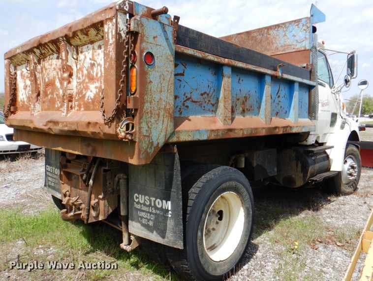 image for item II9957 1997 Ford L8000  dump truck