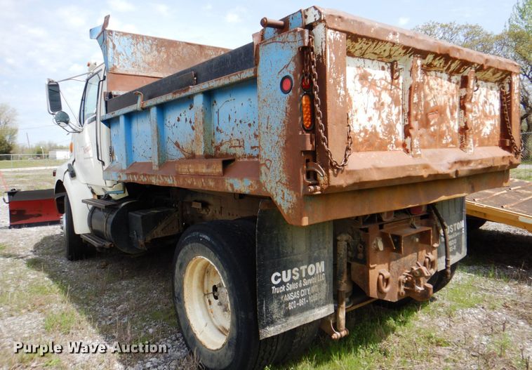 image for item II9957 1997 Ford L8000  dump truck