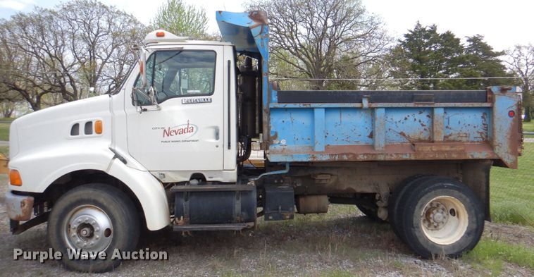 image for item II9957 1997 Ford L8000  dump truck