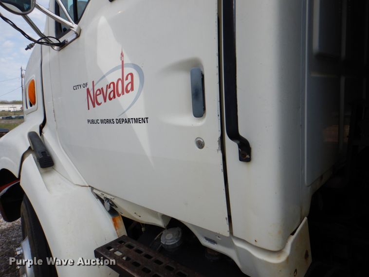 image for item II9957 1997 Ford L8000  dump truck