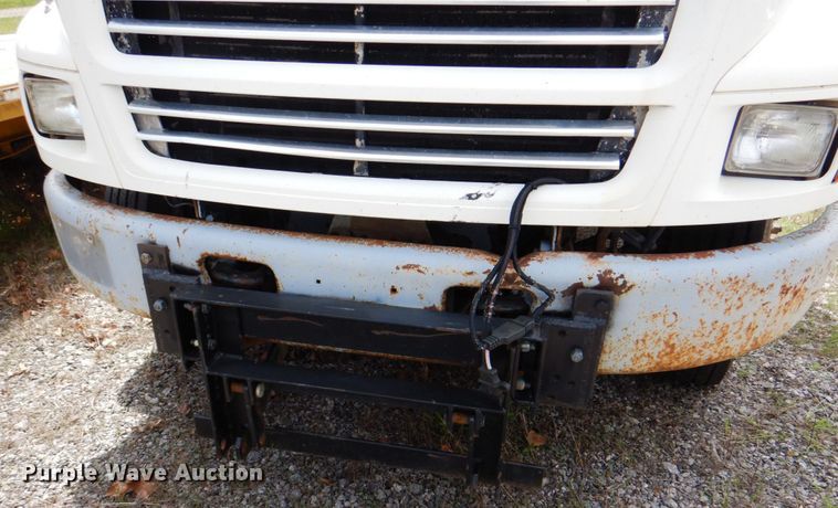 image for item II9957 1997 Ford L8000  dump truck