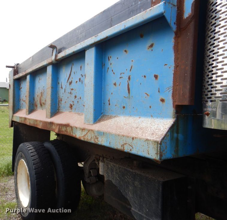 image for item II9957 1997 Ford L8000  dump truck