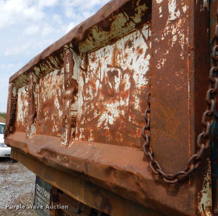 image for item II9957 1997 Ford L8000  dump truck