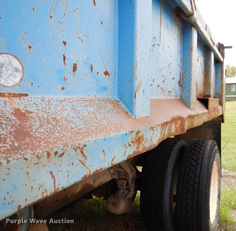 image for item II9957 1997 Ford L8000  dump truck