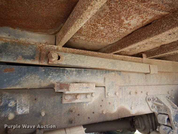 image for item II9957 1997 Ford L8000  dump truck