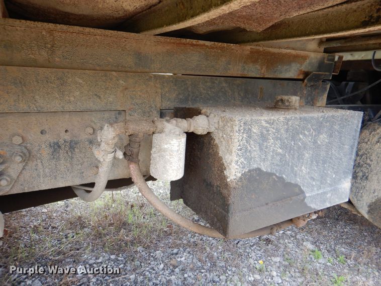 image for item II9957 1997 Ford L8000  dump truck